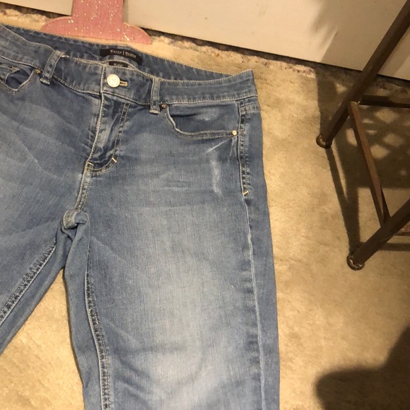 White House Black market, Capri jeans with zippers on the bottom. - Picture 3 of 10